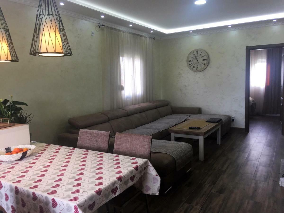 Eko Apartmani Krackovic Golubovci Exteriér fotografie