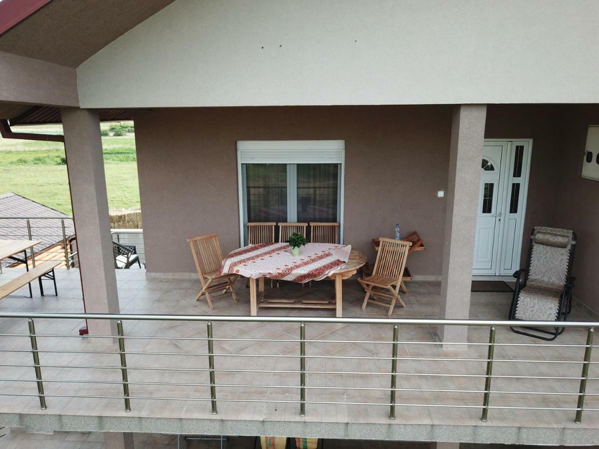 Eko Apartmani Krackovic Golubovci Exteriér fotografie