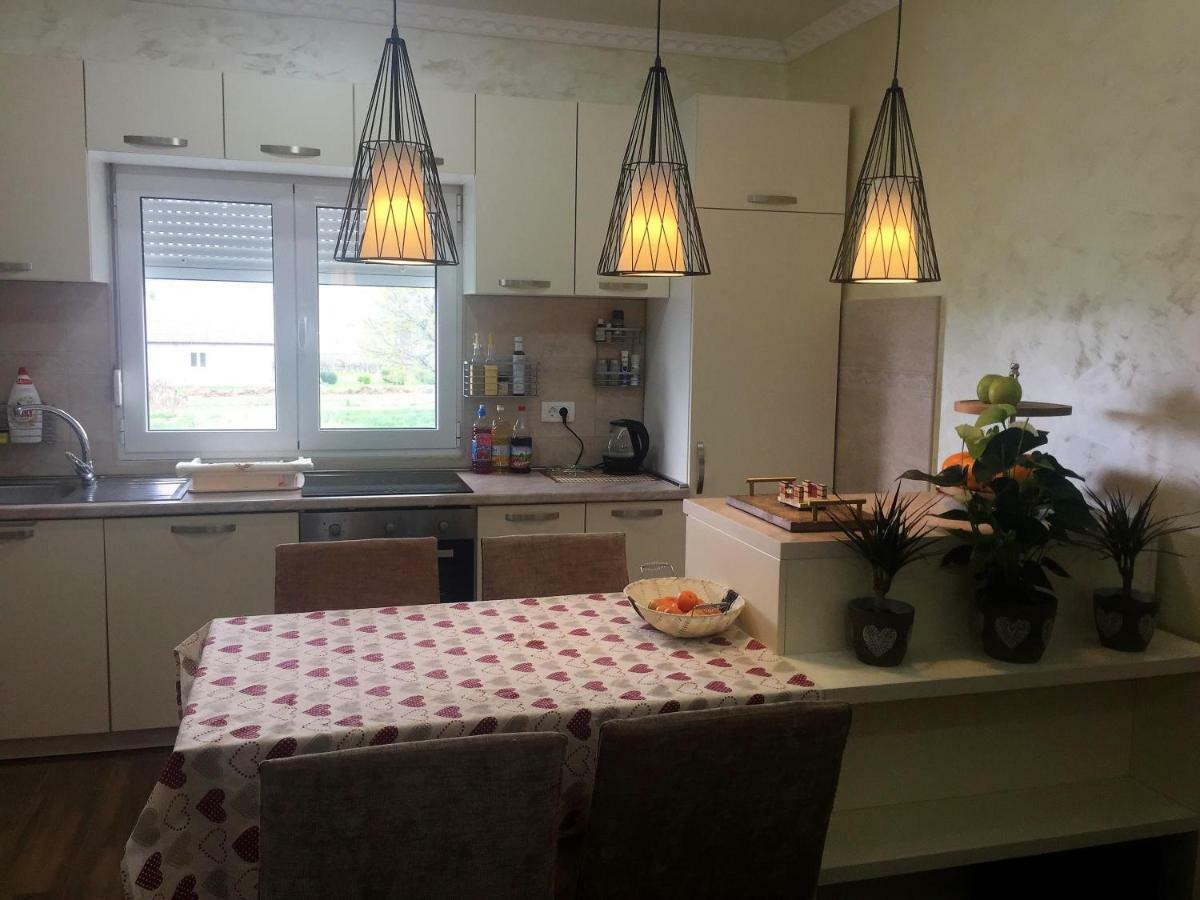Eko Apartmani Krackovic Golubovci Exteriér fotografie