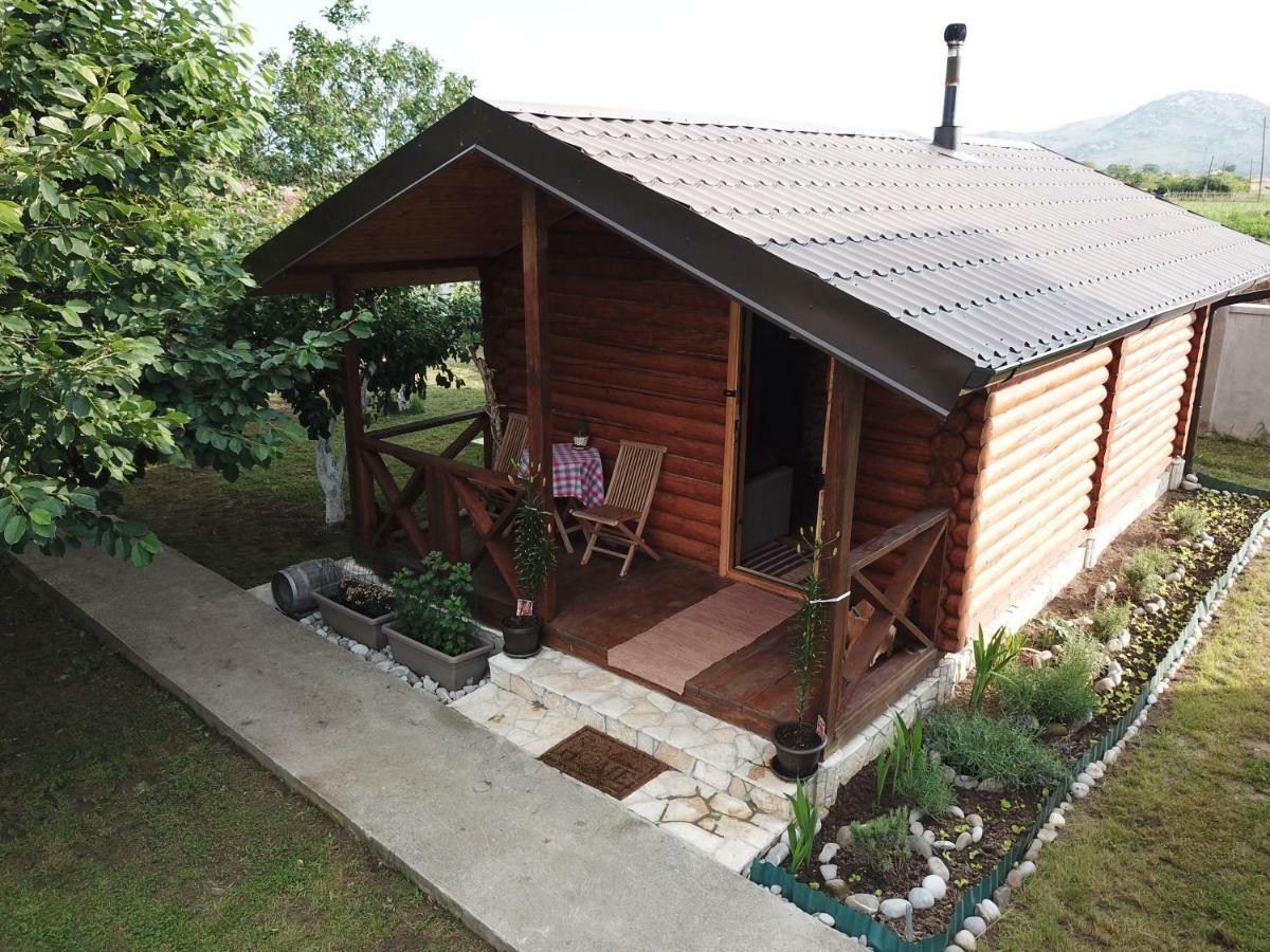 Eko Apartmani Krackovic Golubovci Exteriér fotografie